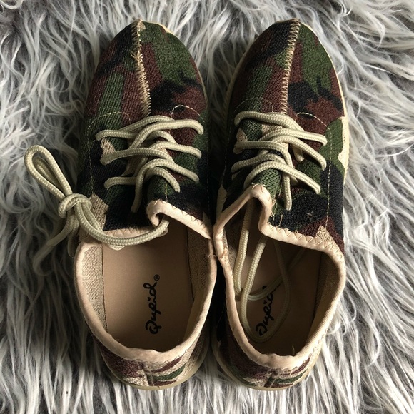 NWOT Qupid Camouflage Slip On Sneakers - Picture 3 of 5